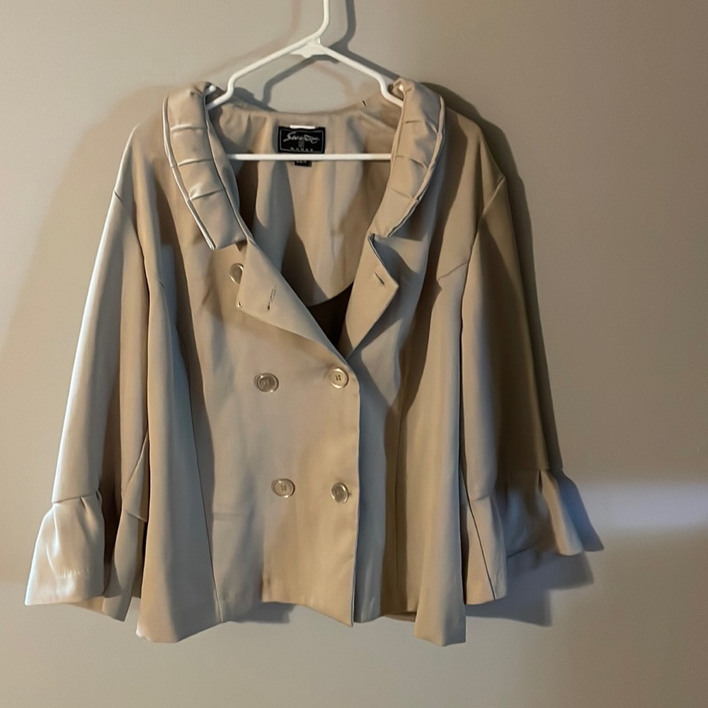 Tan 3 quarter sleeve lightweight jacket